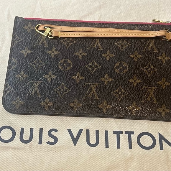 Louis Vuitton Wristlet! - Picture 4 of 8